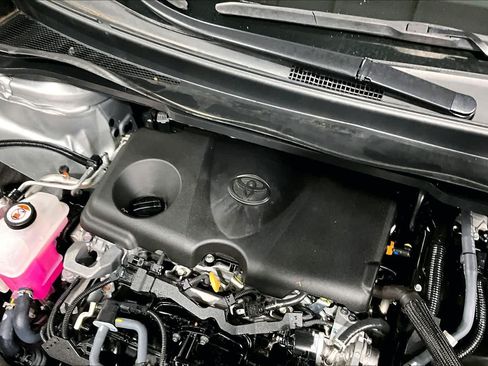 Used 2024 Toyota Sienna XLE FWD image 33