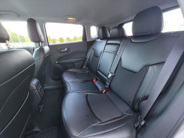 Used 2020 Jeep Compass Latitude w/ Cold Weather Group AWD/4WD image 15