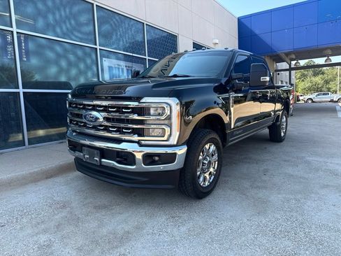Used 2023 Ford F350 Lariat w/ Lariat Ultimate Package AWD/4WD image 4
