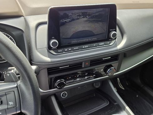 Used 2023 Nissan Rogue S FWD image 19