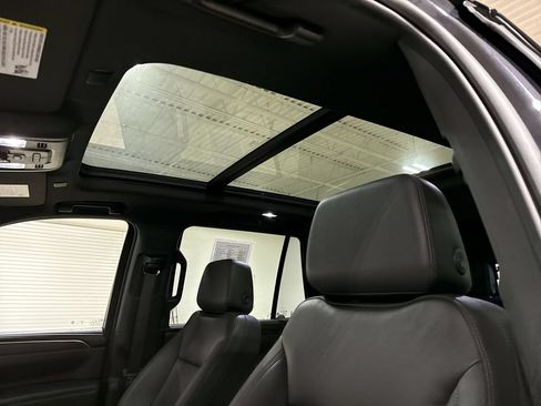 Used 2023 Chevrolet Tahoe Z71 w/ Luxury Package AWD/4WD image 20