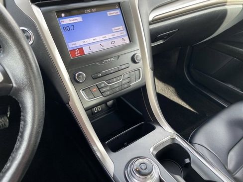 Used 2019 Ford Fusion SEL image 16