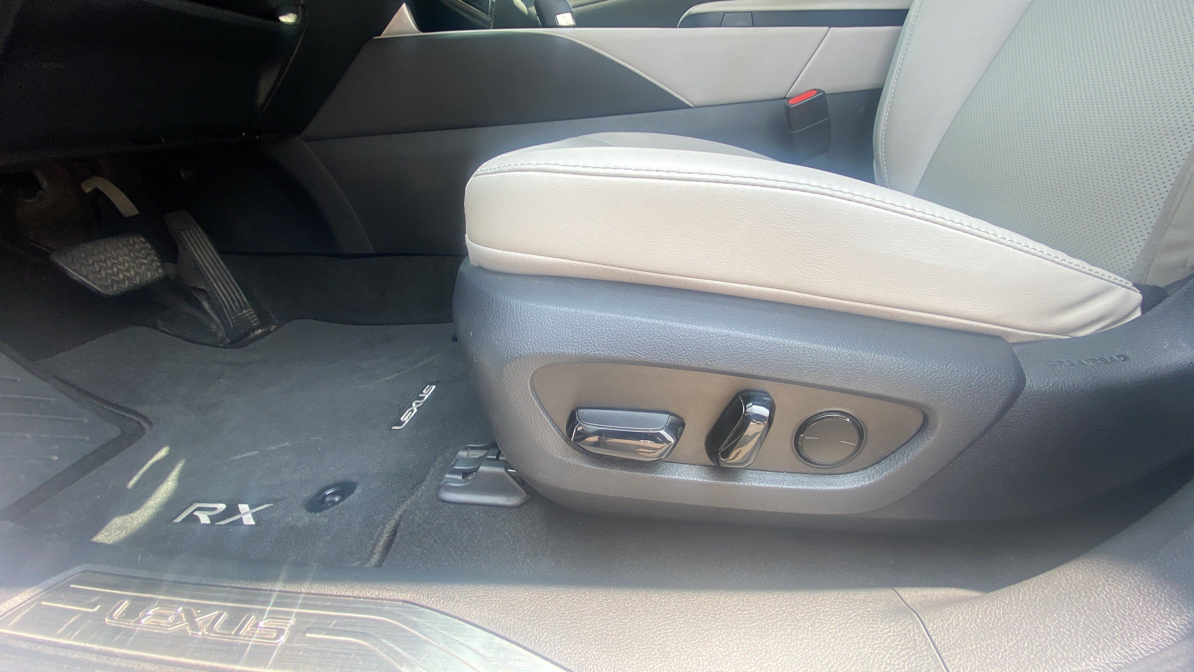 Used 2024 Lexus RX 350 Premium w/ Accessory Package (K3) FWD image 11