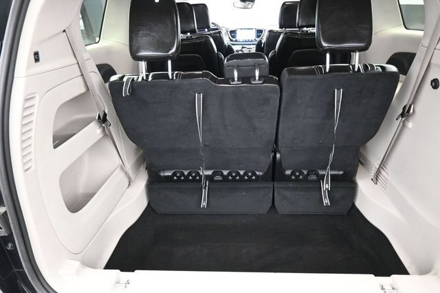 Used 2023 Chrysler Pacifica Touring-L FWD image 27