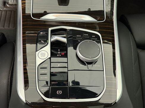 Used 2025 BMW X5 sDrive40i w/ Premium Package RWD image 16