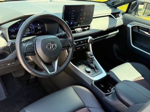 Used 2025 Toyota RAV4 XSE AWD/4WD image 11