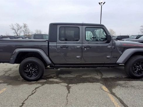 Certified 2022 Jeep Gladiator Sport image 9