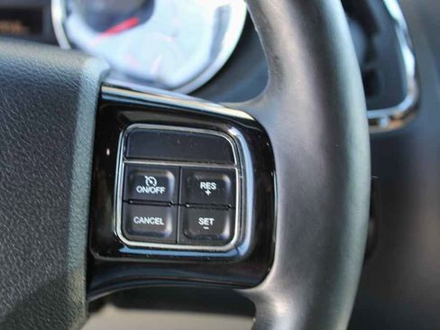 Used 2016 Dodge Grand Caravan SXT image 15