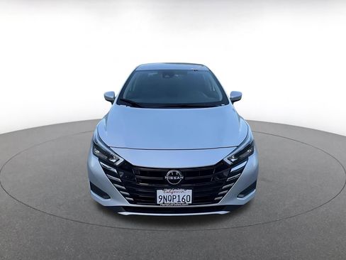 Used 2025 Nissan Versa SV image 4