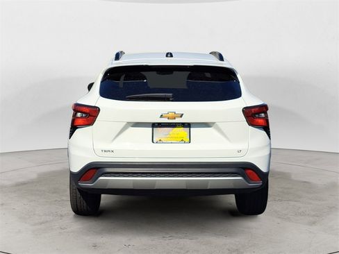 Used 2024 Chevrolet Trax LT image 4