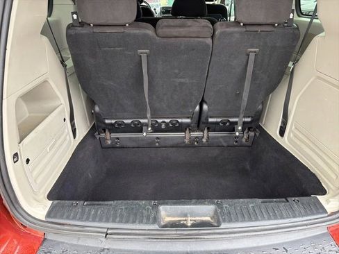 Used 2012 Dodge Grand Caravan SE image 25
