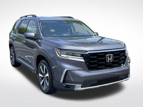 Certified 2024 Honda Pilot Touring image 8