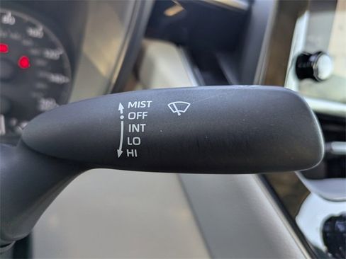 Used 2025 Toyota Corolla LE image 30