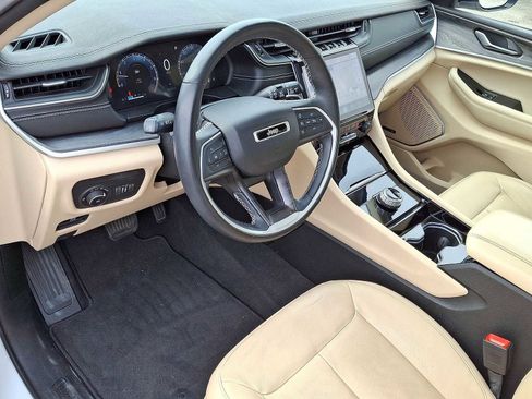 Used 2021 Jeep Grand Cherokee L Limited image 16