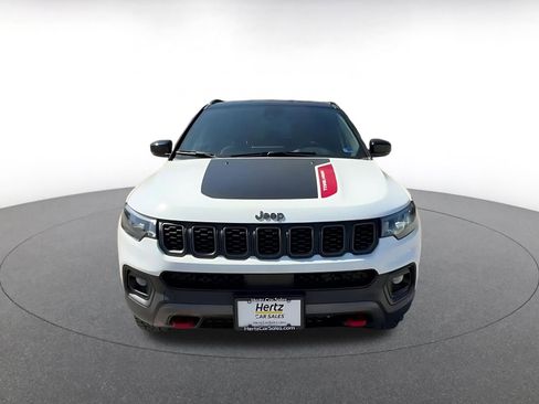 Used 2025 Jeep Compass Trailhawk image 4