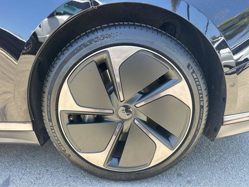 Used 2024 Lucid Air Touring AWD/4WD image 14