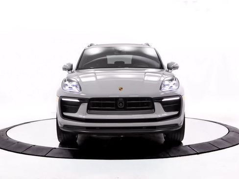 Certified 2026 Porsche Macan AWD/4WD image 10