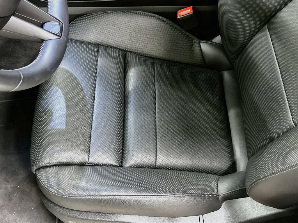 Certified 2025 Porsche Cayenne AWD/4WD image 21