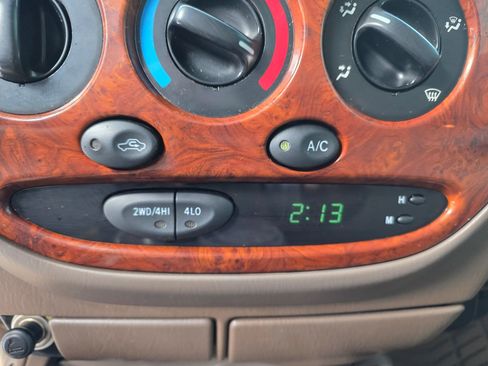 Used 2004 Toyota Tundra Limited w/ Towing Pkg image 21