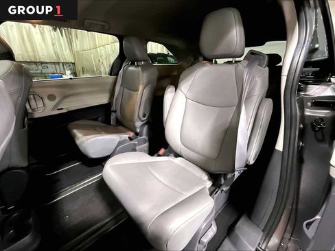 Certified 2021 Toyota Sienna XLE image 21