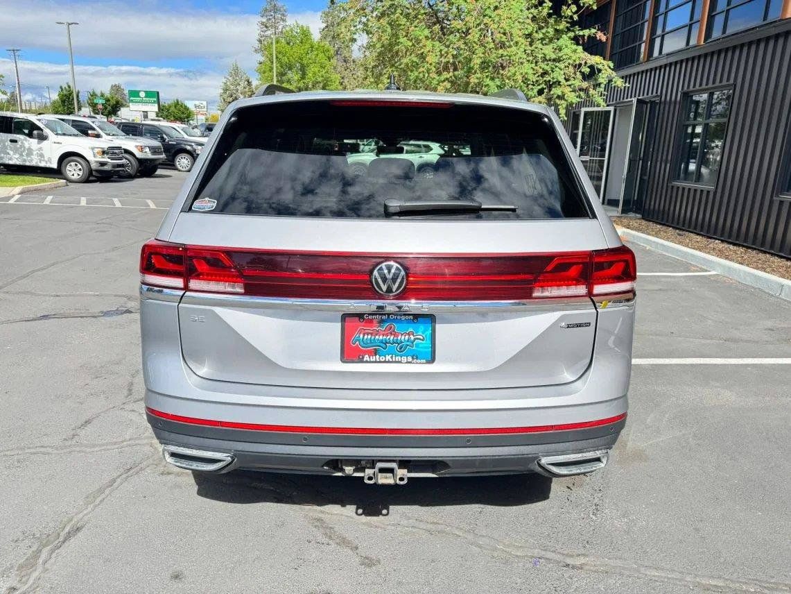 Used 2025 Volkswagen Atlas SE AWD/4WD image 4