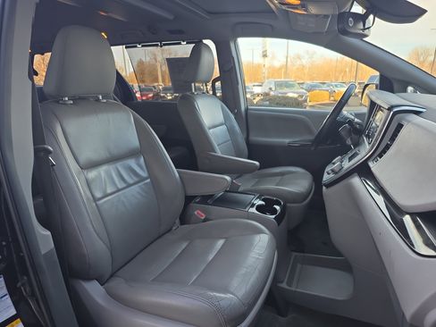 Used 2018 Toyota Sienna XLE Premium image 31