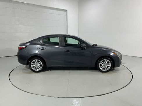 Used 2018 Toyota Yaris iA image 34