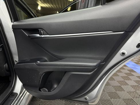 Used 2018 Toyota Camry LE FWD image 8