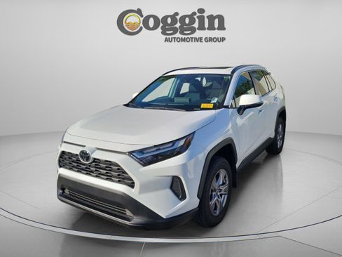 Used 2024 Toyota RAV4 XLE w/ Convenience Package FWD image 7