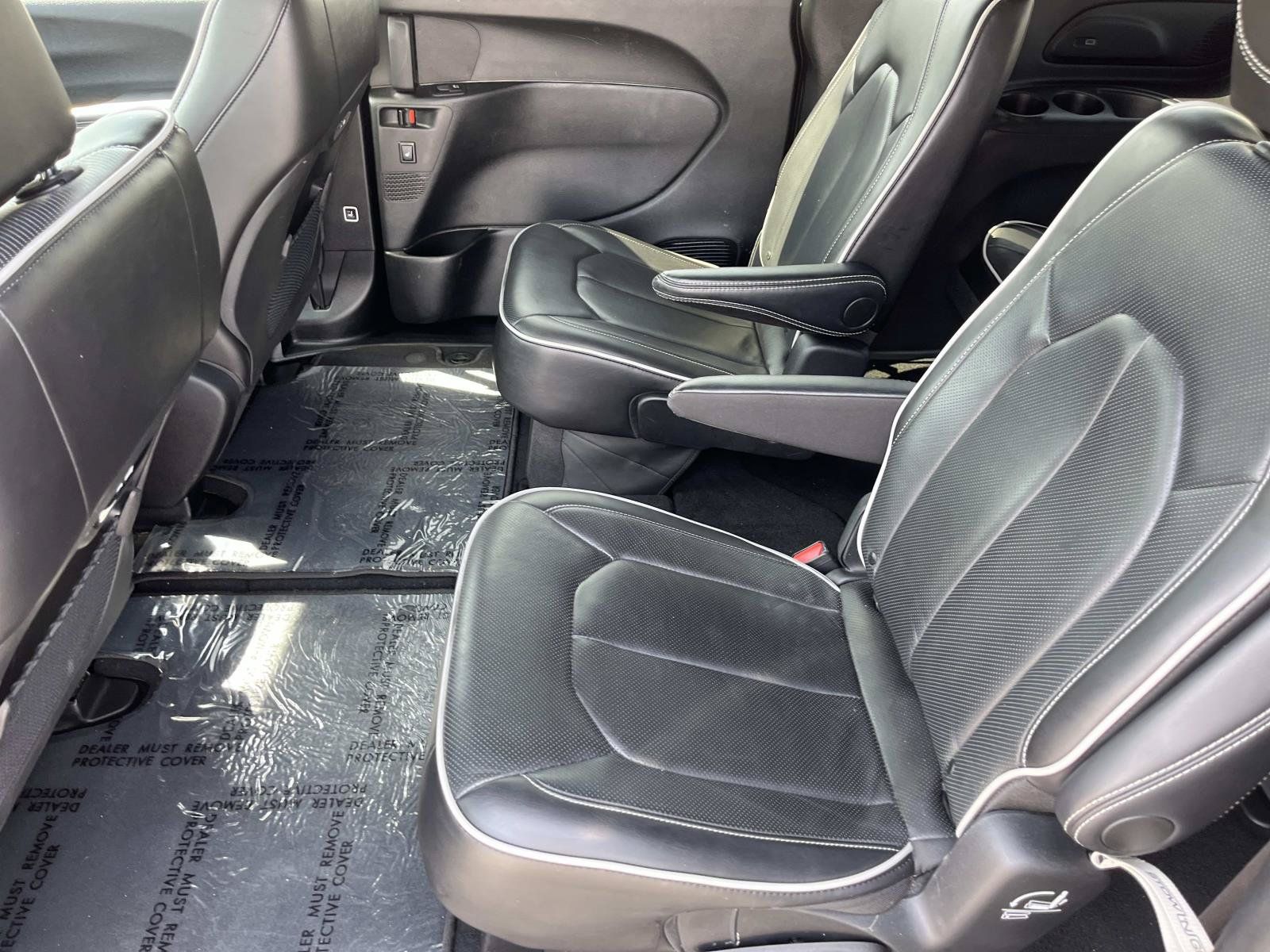 Used 2025 Chrysler Pacifica Limited FWD image 17