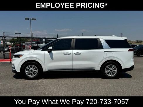 Used 2023 Kia Carnival LX FWD image 2