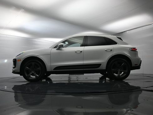 Used 2025 Porsche Macan image 47