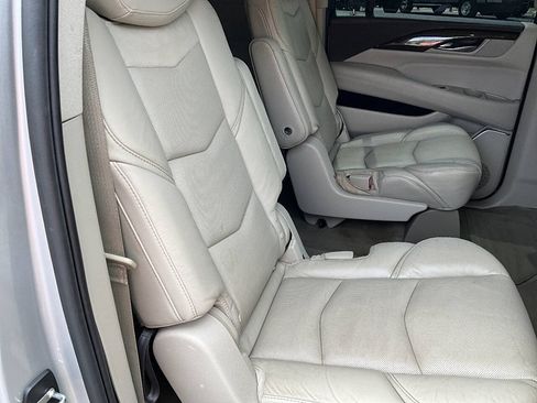 Used 2017 Cadillac Escalade ESV Luxury AWD/4WD image 28
