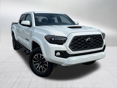 Used 2022 Toyota Tacoma TRD Sport image 2
