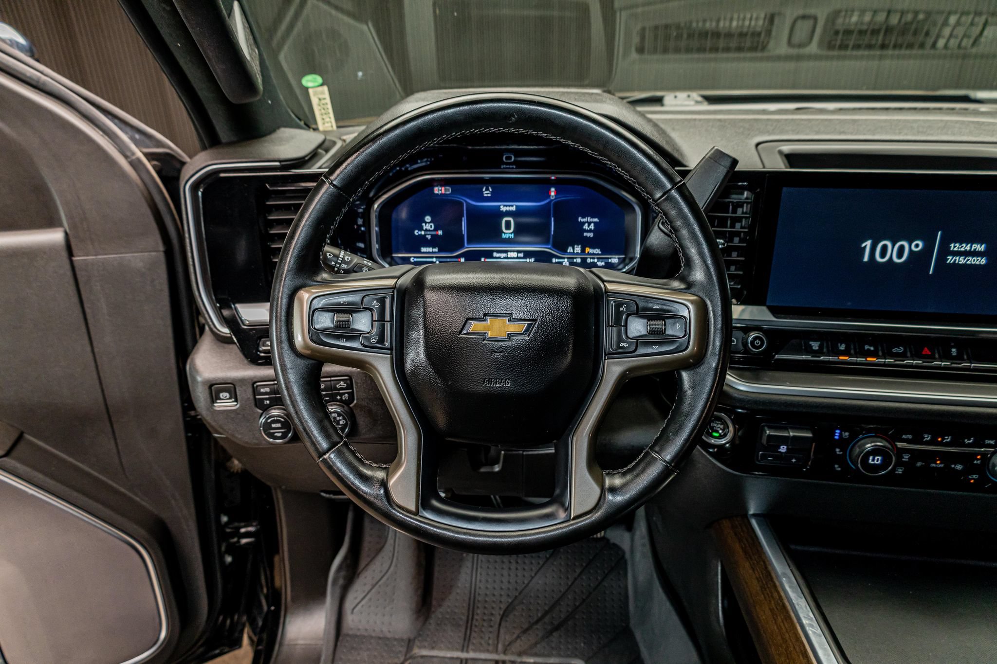 Used 2024 Chevrolet Silverado 2500 High Country w/ Technology Package AWD/4WD image 17