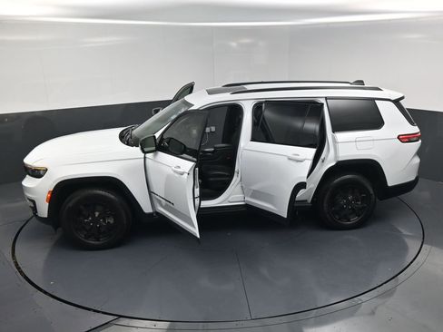 Used 2025 Jeep Grand Cherokee L Altitude RWD image 26