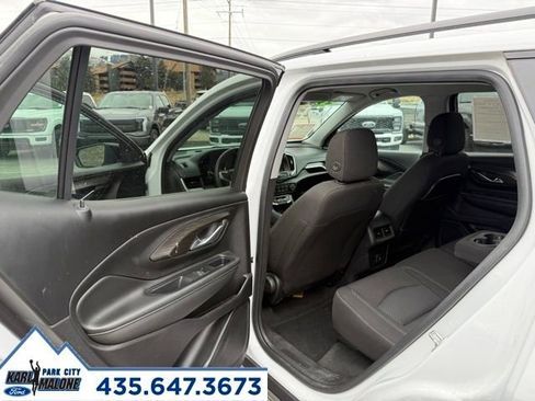 Used 2024 GMC Terrain SLE w/ Elevation Edition image 23