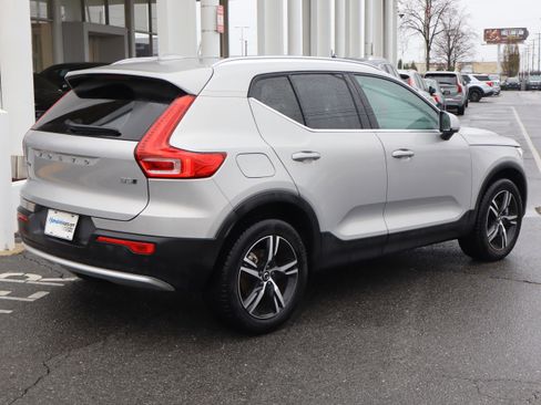 Used 2025 Volvo XC40 B5 Core image 10