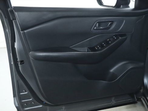 Used 2024 Nissan Rogue S image 15