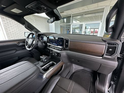 Used 2024 Chevrolet Silverado 1500 High Country AWD/4WD image 29