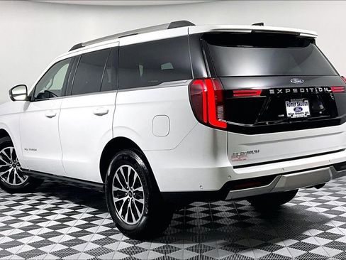 Used 2025 Ford Expedition Platinum AWD/4WD image 11