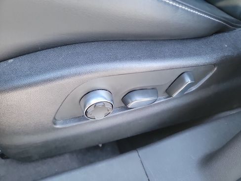 Used 2024 Cadillac XT4 Premium Luxury image 12