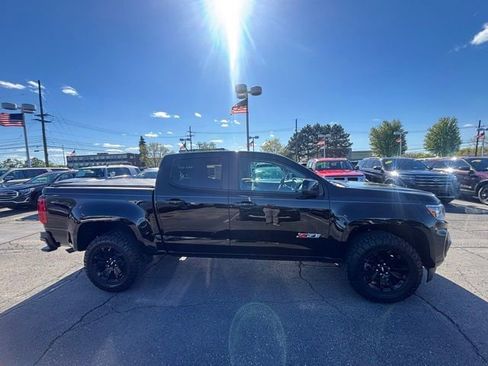 Used 2022 Chevrolet Colorado Z71 w/ Z71 Midnight Edition AWD/4WD image 4
