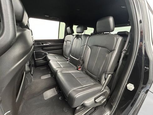 Used 2023 Jeep Wagoneer 4WD image 38