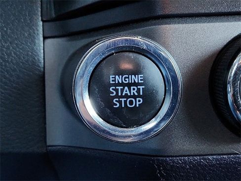 Used 2018 Toyota Tacoma SR image 20