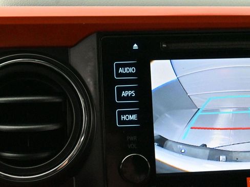 Used 2019 Toyota Tacoma TRD Sport image 21