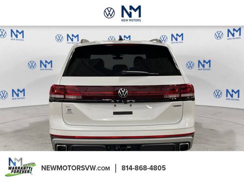 New 2026 Volkswagen Atlas Peak Edition image 4