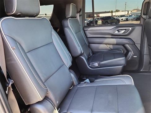 Used 2021 GMC Yukon XL SLT w/ SLT Premium Package image 18