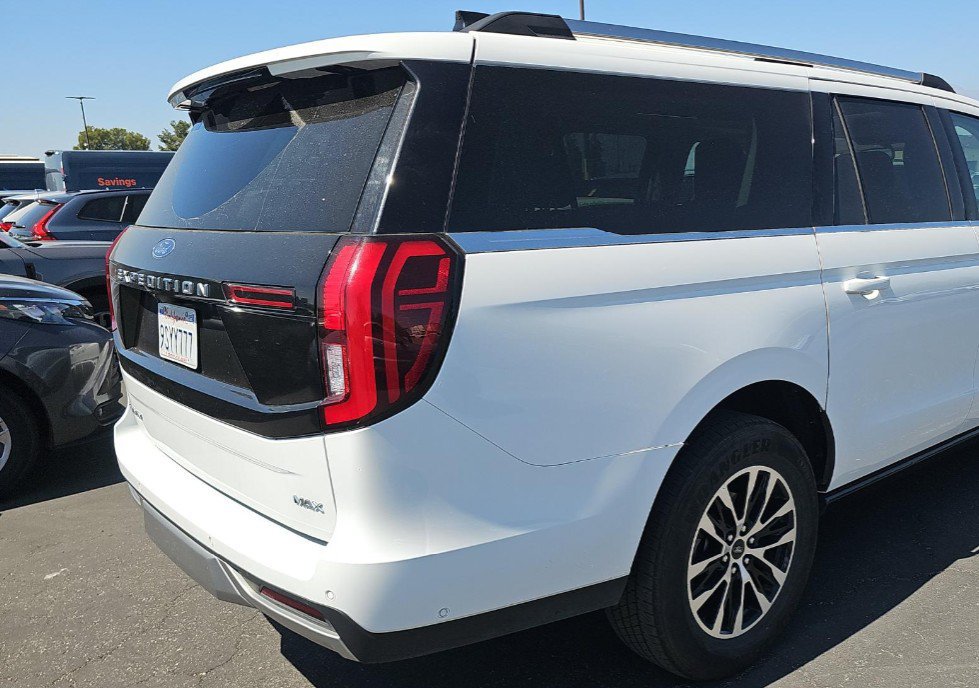 Used 2025 Ford Expedition Max Platinum AWD/4WD image 2