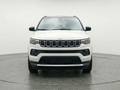 Used 2025 Jeep Compass Limited AWD/4WD image 2
